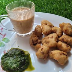 A picture of Urad daal vada.