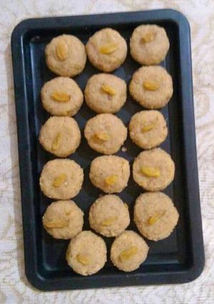 मावा पेड़े (Mawa pede recipe in hindi) रेसिपी मुख्य फोटो