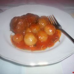 A picture of Beef stifado.