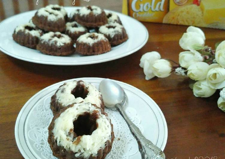 Putu ayu coklat keju resep by : @fridajoincoffe