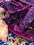 Pechuga con col morada escalfada. 100% libre de grasa