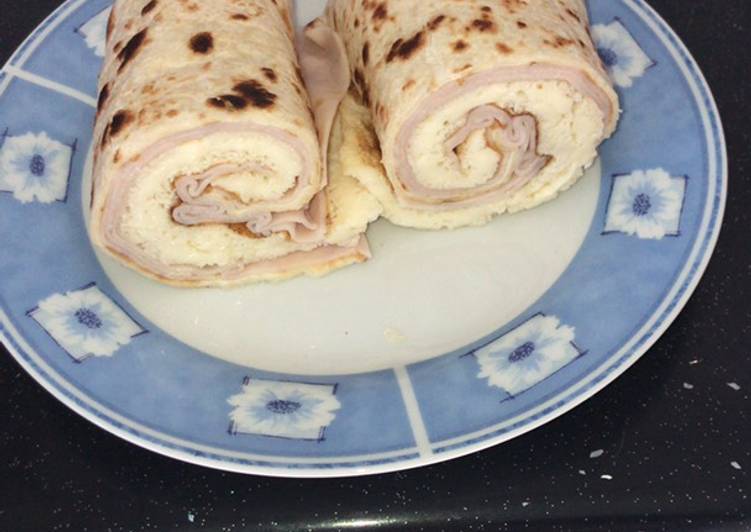 Rollitos de tortilla y jamón de pavo