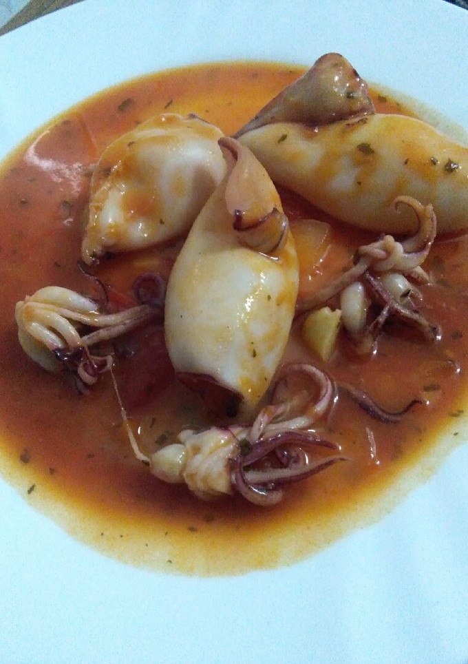Una foto de Calamares en su salsa