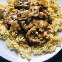 A picture of Beef Stroganoff.