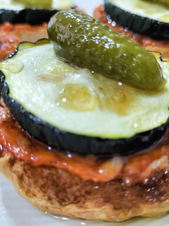 Una foto de Canapé de sobrasada, calabacín y gelatina de Pedro Ximénez