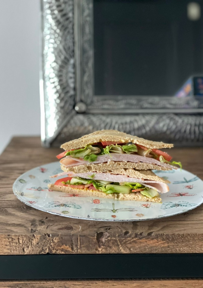 Una foto de Sándwich de pan de avena en microondas