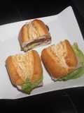 Bocadillos de mortadela con crema holandesa