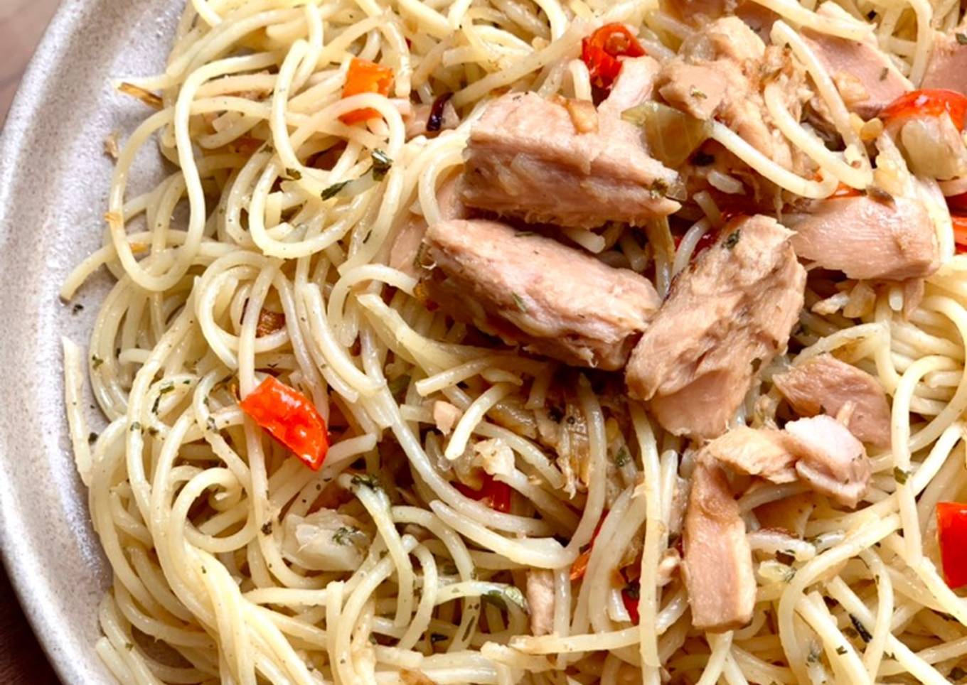 Spaghetti Aglio Olio with Tuna