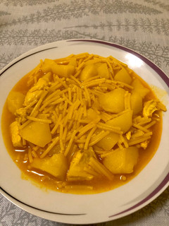 Una foto de Caldillo de fideos gordos con pollo y patata