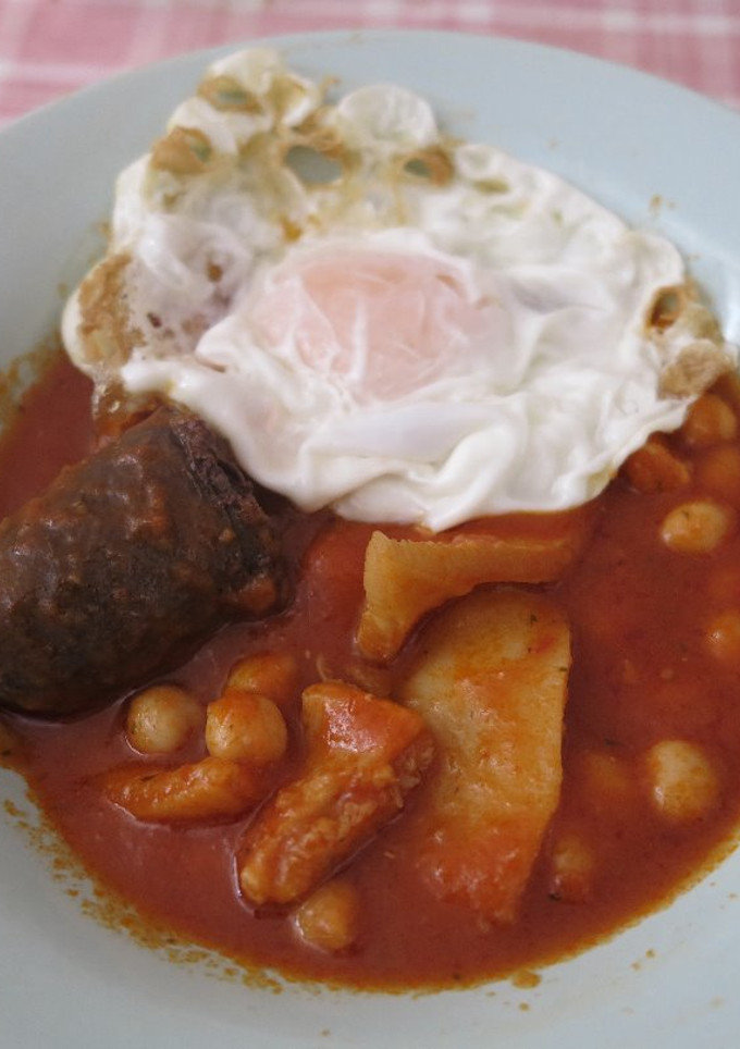 Una foto de Callos con garbanzos