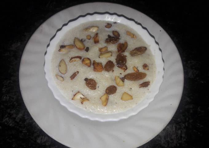 सूजी की खीर (Suji ki kheer recipe in hindi) रेसिपी बनाने की विधि in