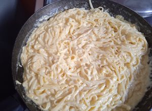 Una foto de Nidos con símil salsa Carbonara 🧀🥚🧀🥚🧀🥚