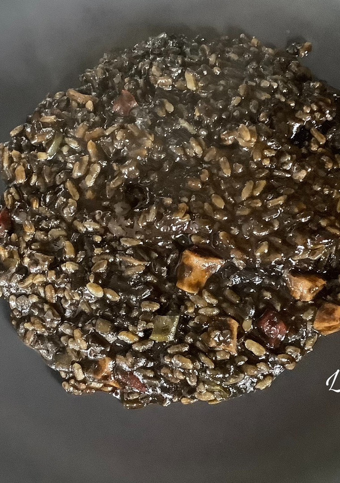 Una foto de Arroz negro en olla GM