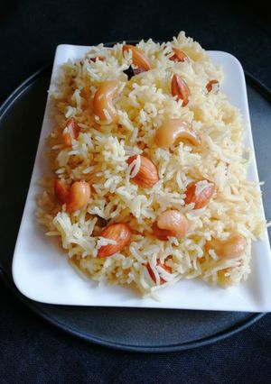 A picture of Dry fruits pulao.