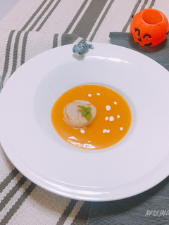 超豪華法式松露干貝南瓜濃湯 的食譜成品照片