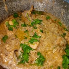 A picture of Chicken White karahi.