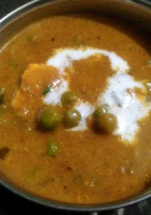 A picture of Matar paneer.