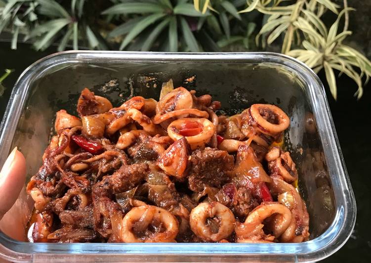 Sambal cumi pedas manis dengan bawang bombai #BikinRamadhanBerkesan