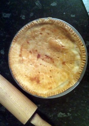A picture of sausage and tomato pie.