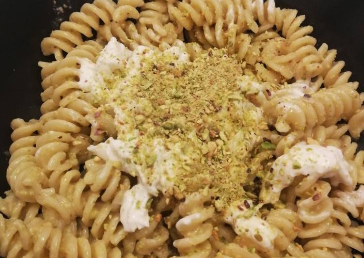 Easiest Way to Make Fatto in casa super veloce Pasta con pesto di pistacchi e burrata