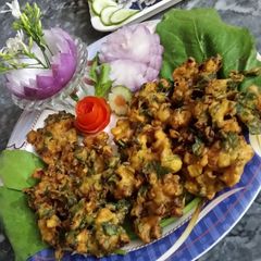 A picture of Palak pakoray.