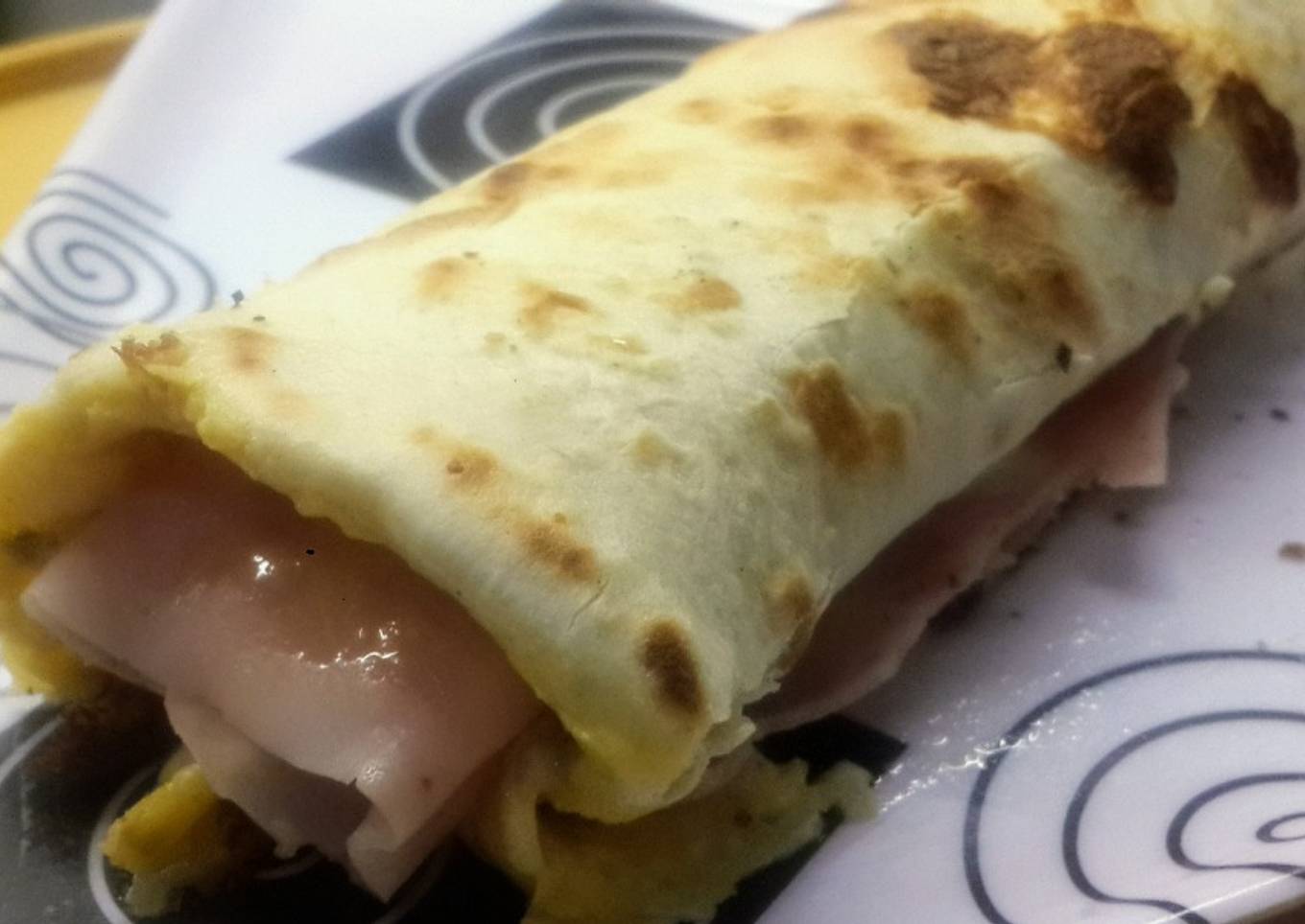 Rollo de omelette en tortilla