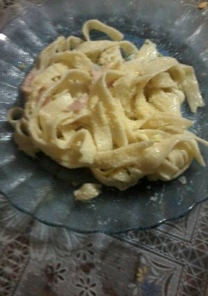 Una foto de Fideos con salsa de crema verdeo y jamón