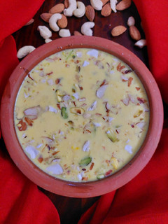 केसर बासुंदी रेसिपी मुख्य फोटो