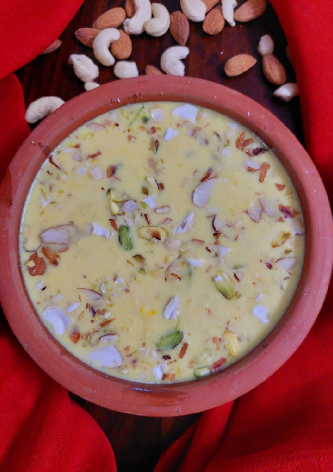 केसर बासुंदी रेसिपी मुख्य फोटो