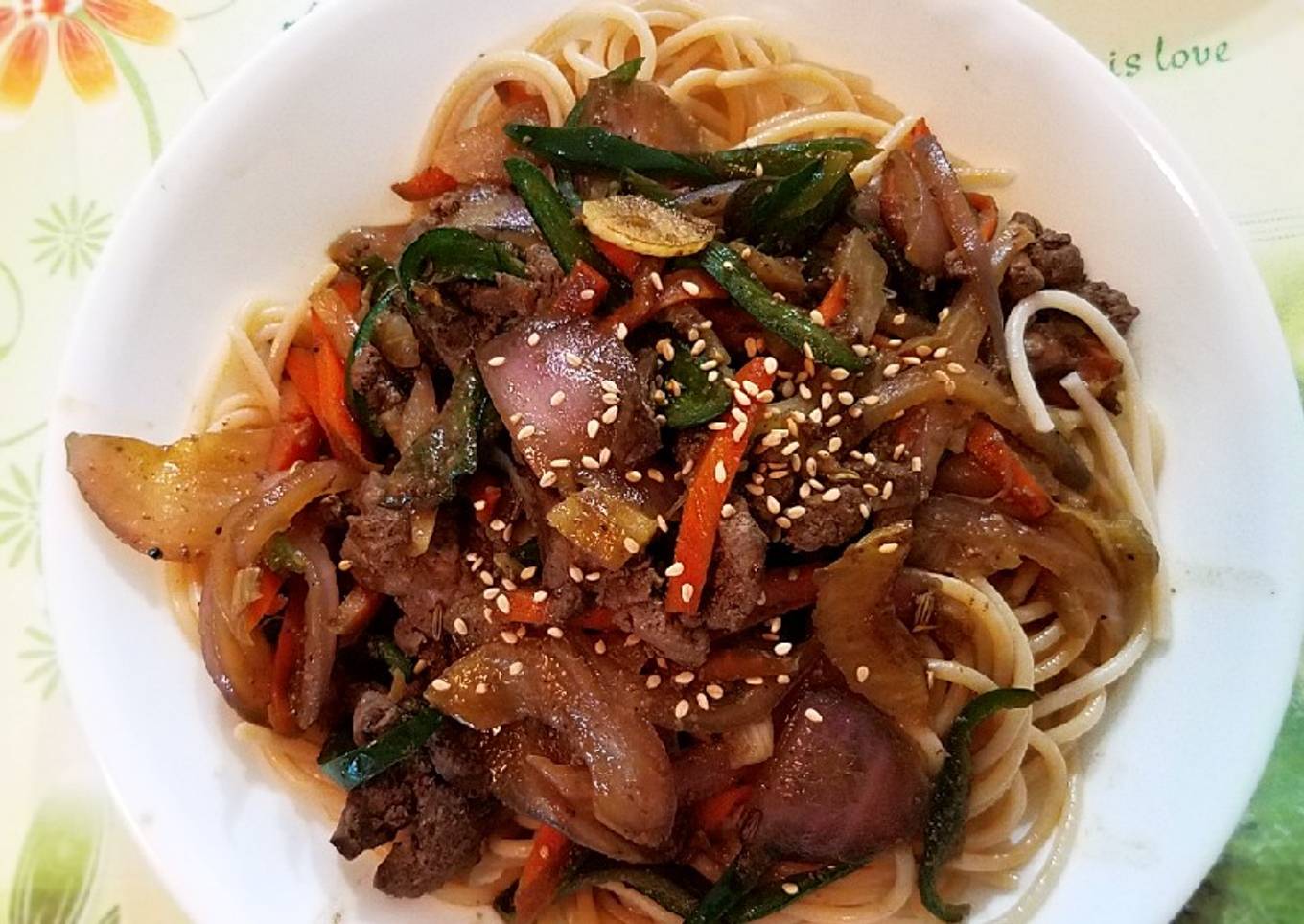 Roast pork liver, onions, and peppers over pasta 辣椒 洋葱 猪肝 盖 浇 面