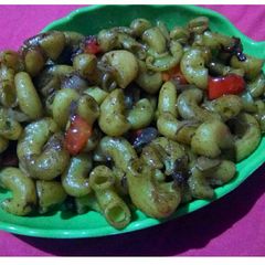 A picture of Macaroni.