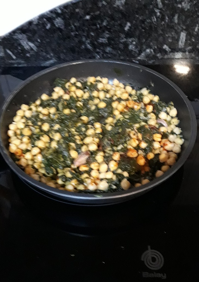 Una foto de Garbanzos con espinacas