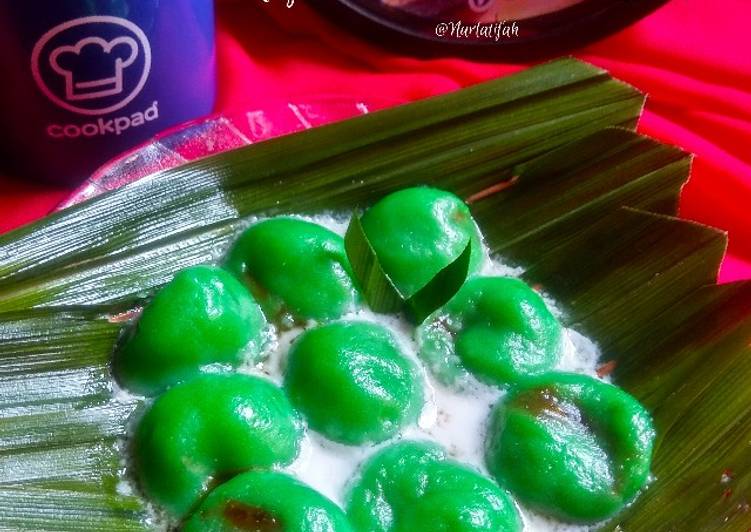 Klepon Pandan Siram Santan