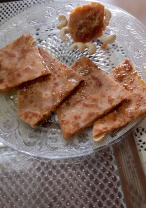 A picture of Stuffed jaggery cashew paratha.