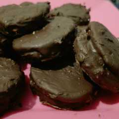 Una foto de Alfajores de dulce de leche sin azúcar! Increíblemente ricos y saludables