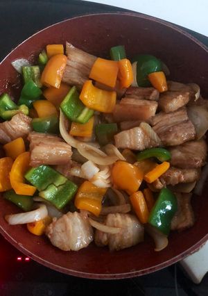 Hình của món Ba chỉ xào ớt chuông.