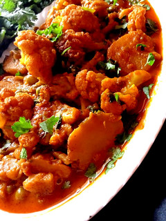 फूलगोभी,मटर,आलू की सब्जी (fulgobi matar aloo ki sabzi recipe in Hindi) रेसिपी मुख्य फोटो