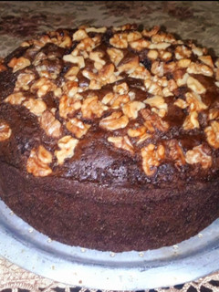 બનાના વોલનટ ચોકલેટ કેક (Banana Walnut Chocolate Cake Recipe In Gujarati) રેસીપી મુખ્ય ફોટો