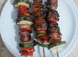 Una foto de Brochetas de res