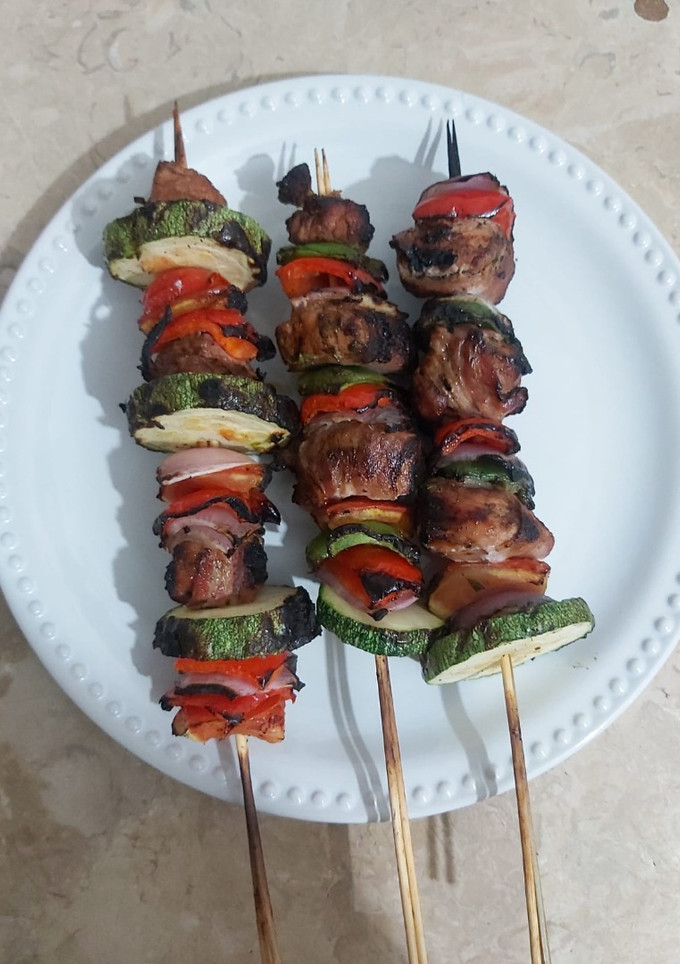 Una foto de Brochetas de res