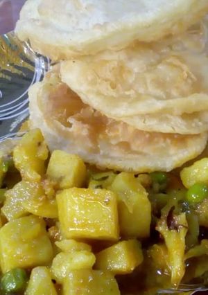 A picture of Luchi aaloo kopi chochori.