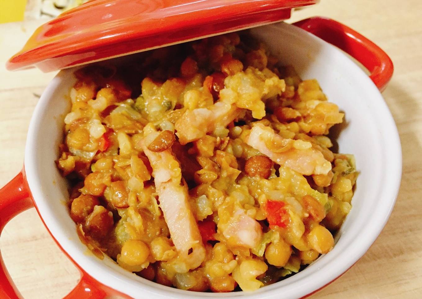 Lentejas con verduras, bacon y toque de curry