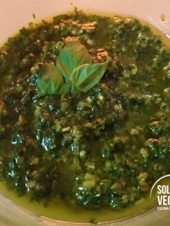Una foto de Soltero vegano de pesto de albahaca