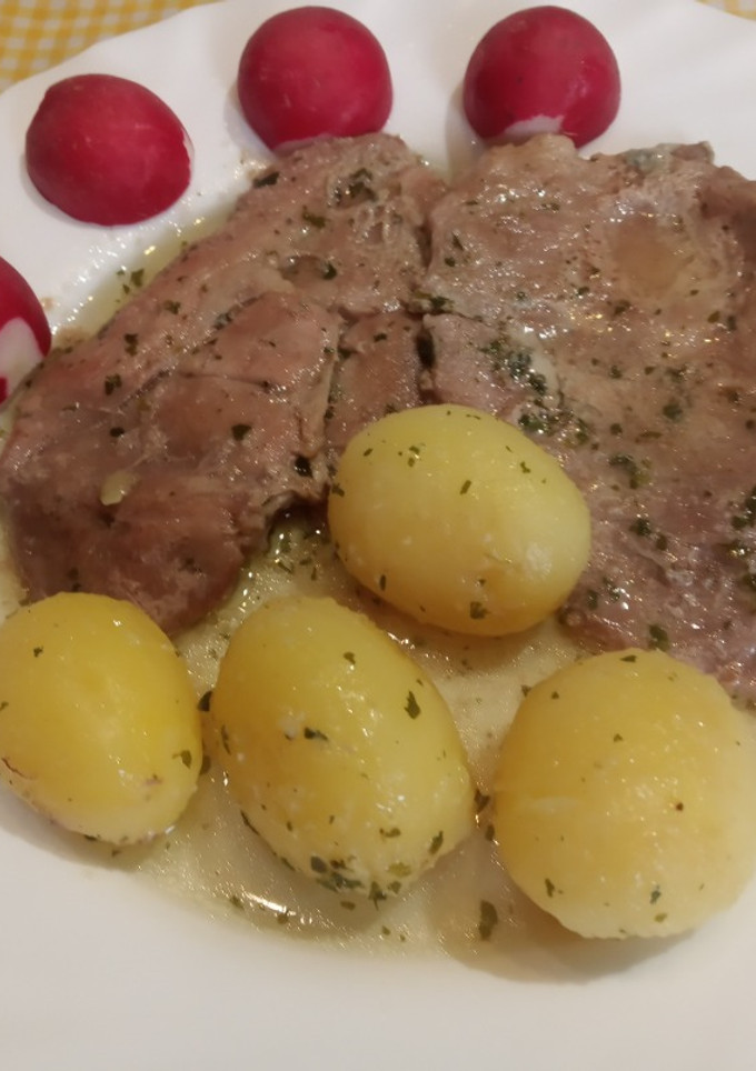 Una foto de Filetes de contramuslo de pavo con papas al horno