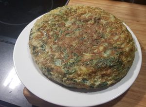 Una foto de Tortilla de marzuelos con collejas