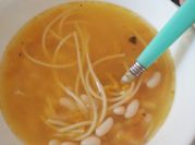 Una foto de porotos en olla a presión