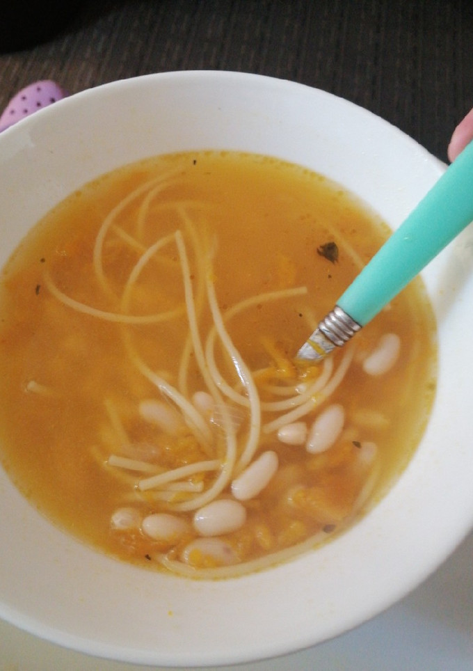 Una foto de Porotos con riendas en olla a presión