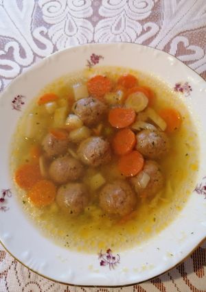 Tavaszi zöldségleves, májgombóccal recept fotója