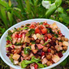 A picture of Kala chana chaat.