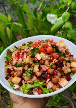 A picture of Kala chana chaat.